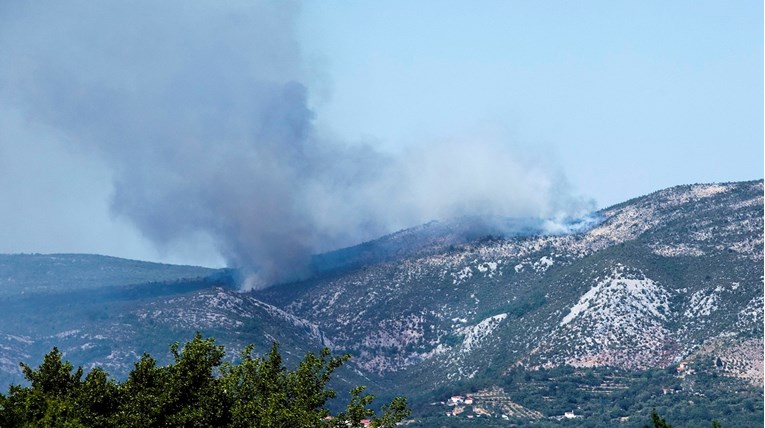 Požar kod Mostara koji je jučer gasio kanader opet se aktivirao