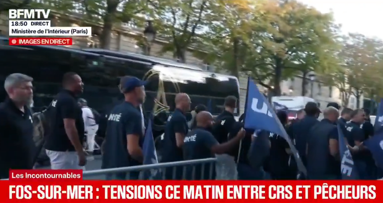 Francuski policajci prosvjedovali zbog plaća i manjka ljudi. Vlada najavila plan