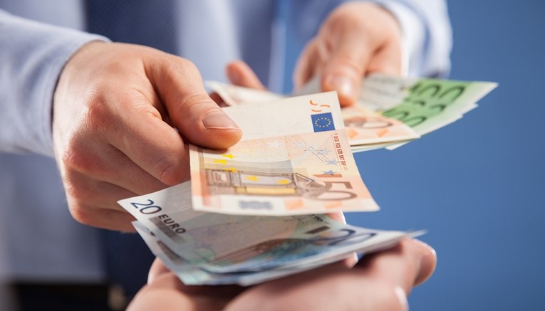 Čovjeku rekli da su iz Uskoka i da će mu provjeriti novčanice eura. Nisu dobro prošli