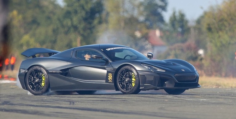 FOTO Mate Rimac sa suprugom Katarinom driftao u Neveri