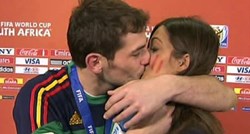 Casillas je na SP-u pred kamerama poljubio novinarku, postala mu je supruga