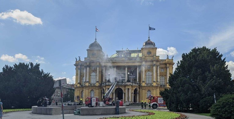 VIDEO Čitatelj nam javio da gori HNK u Zagrebu. Ne, ne gori, radi se o vježbi