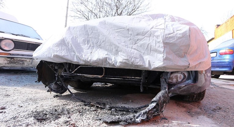 U Splitu noćas planuo auto, a u Solinu motocikl