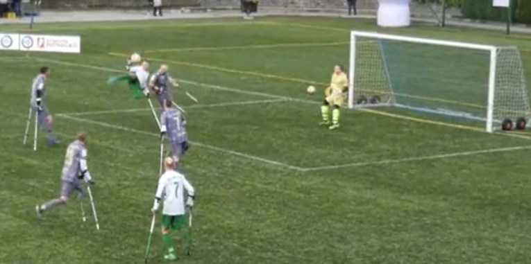 VIDEO Vozač bagera bez noge dobio nagradu za najljepši gol: "Ne mogu vjerovati u ovo"