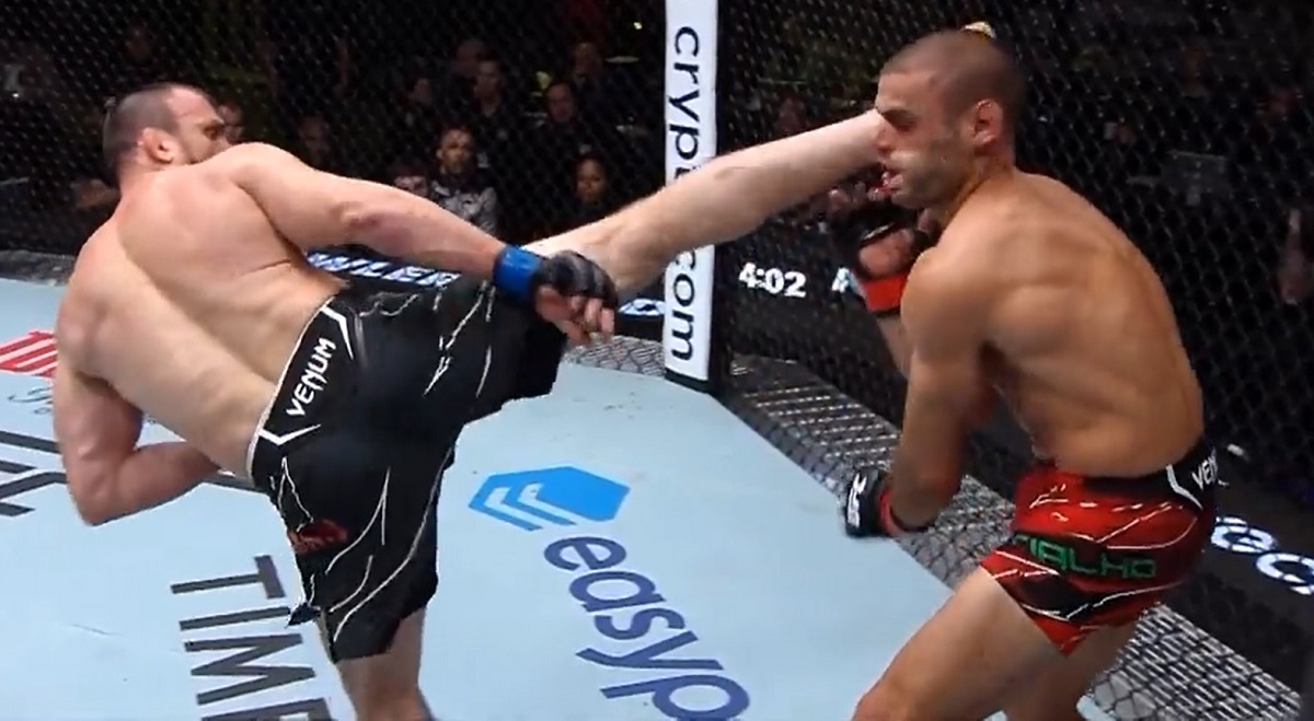 Skoro kao Cro Cop. Pogledajte strašan high-kick iz UFC-a, sudac je odmah prekinuo meč