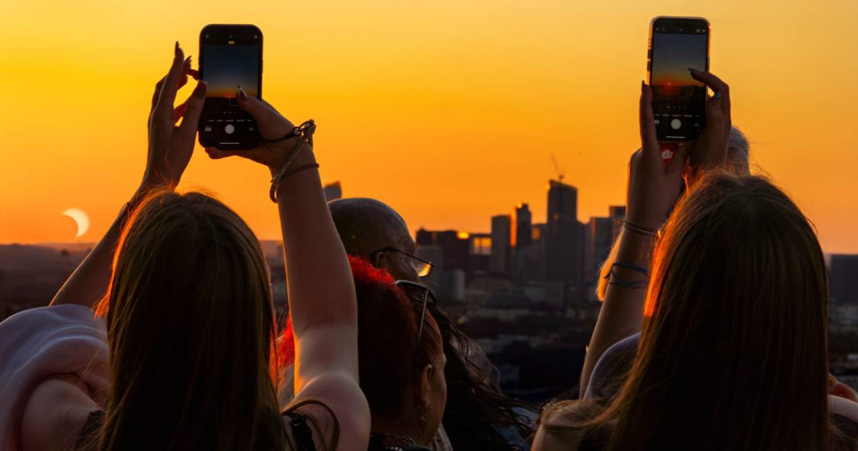 Kako mobitelom fotografirati pomrčinu Sunca (i može li se uopće)?