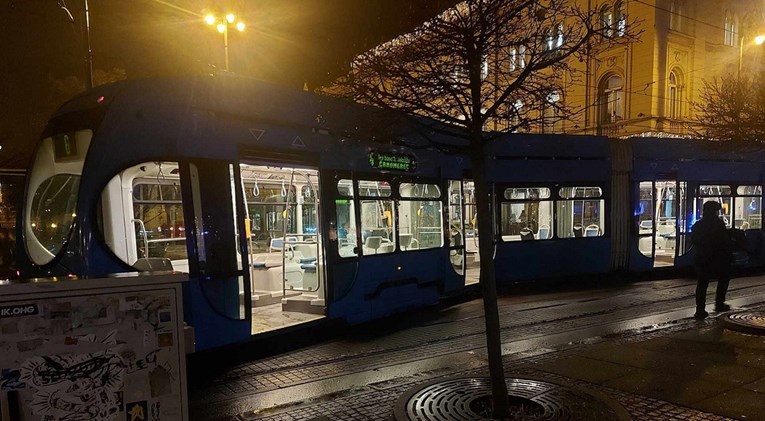 FOTO Tramvaj iskočio iz tračnica kod Glavnog kolodvora