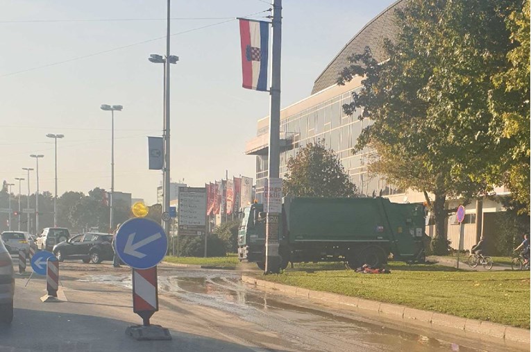 FOTO Radovi kod Lisinskog, tri trake spajaju se u jednu. Nastaju velike gužve