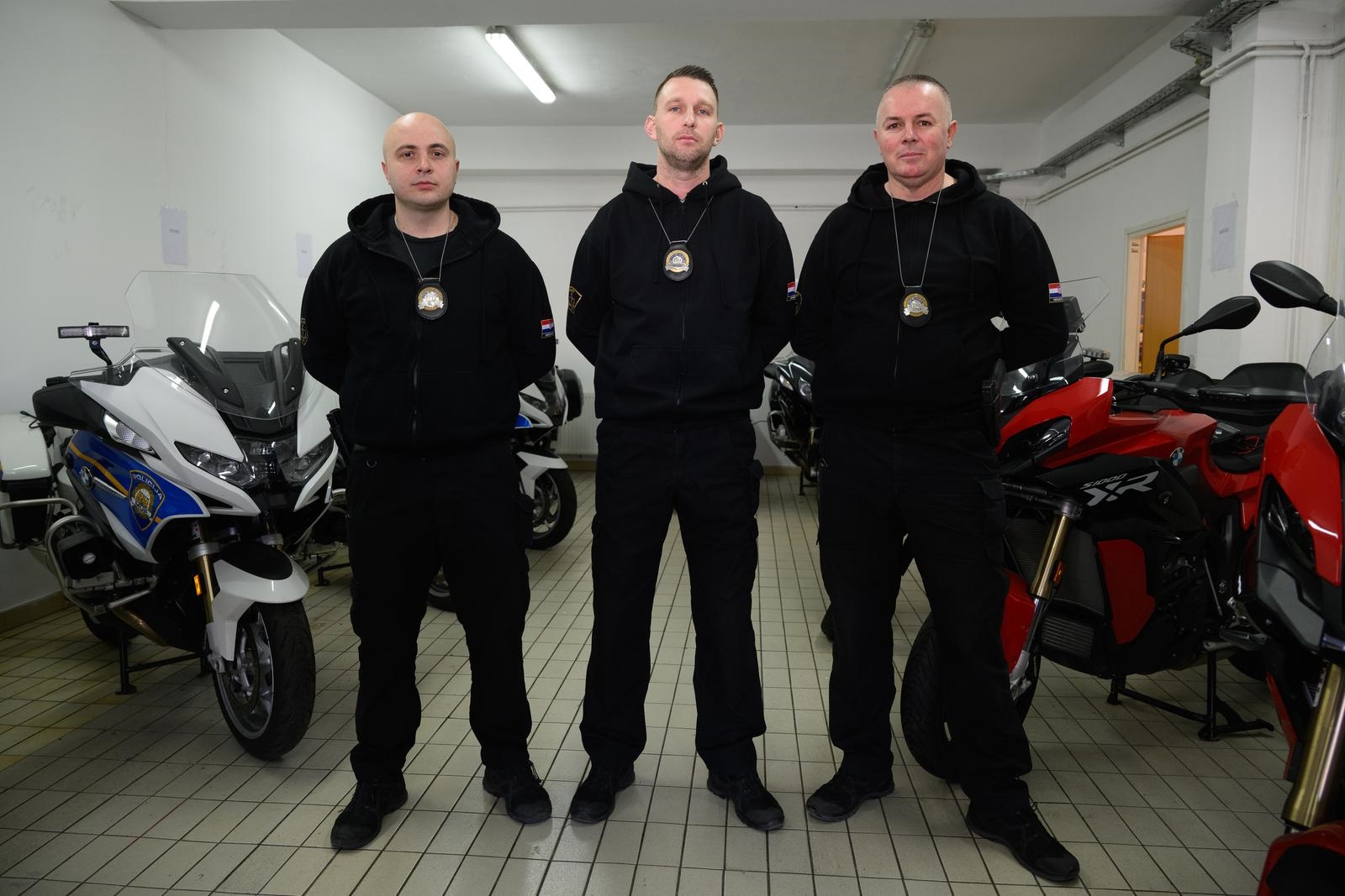 Ovo su policajci koji su ušli u požar da bi spasili nepokretnu ženu i njenog psa