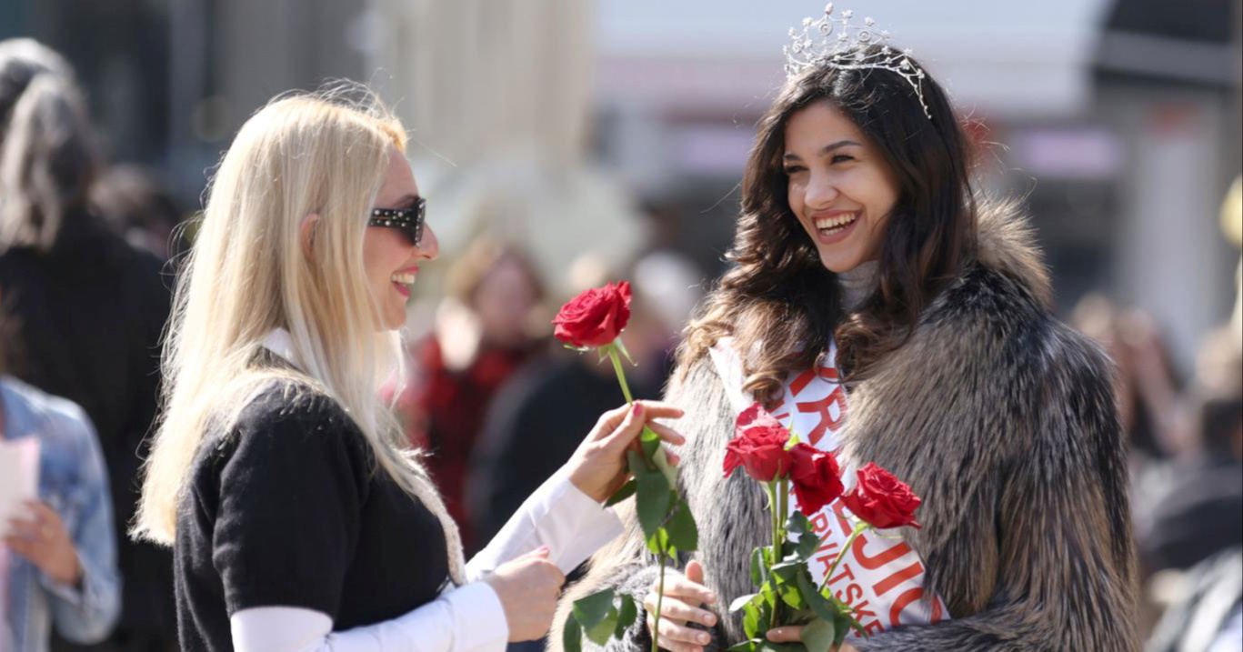 Kraljica Hrvatske (i kći Gorana Višnjića) dijelila ruže ženama po Zagrebu