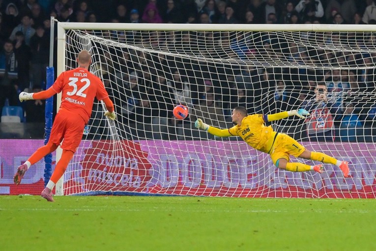 VIDEO Je li srpski golman Napolija ovim golom srušio svjetski rekord?