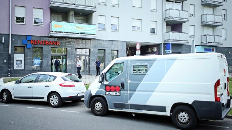 Policija traži pljačkaša banke koji je u Zagrebu prijetio zaposlenici i opljačkao je