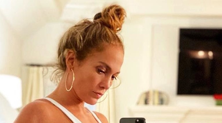 Jennifer Lopez oduševila fotkom u badiću i pokupila preko 4.5 milijuna lajkova