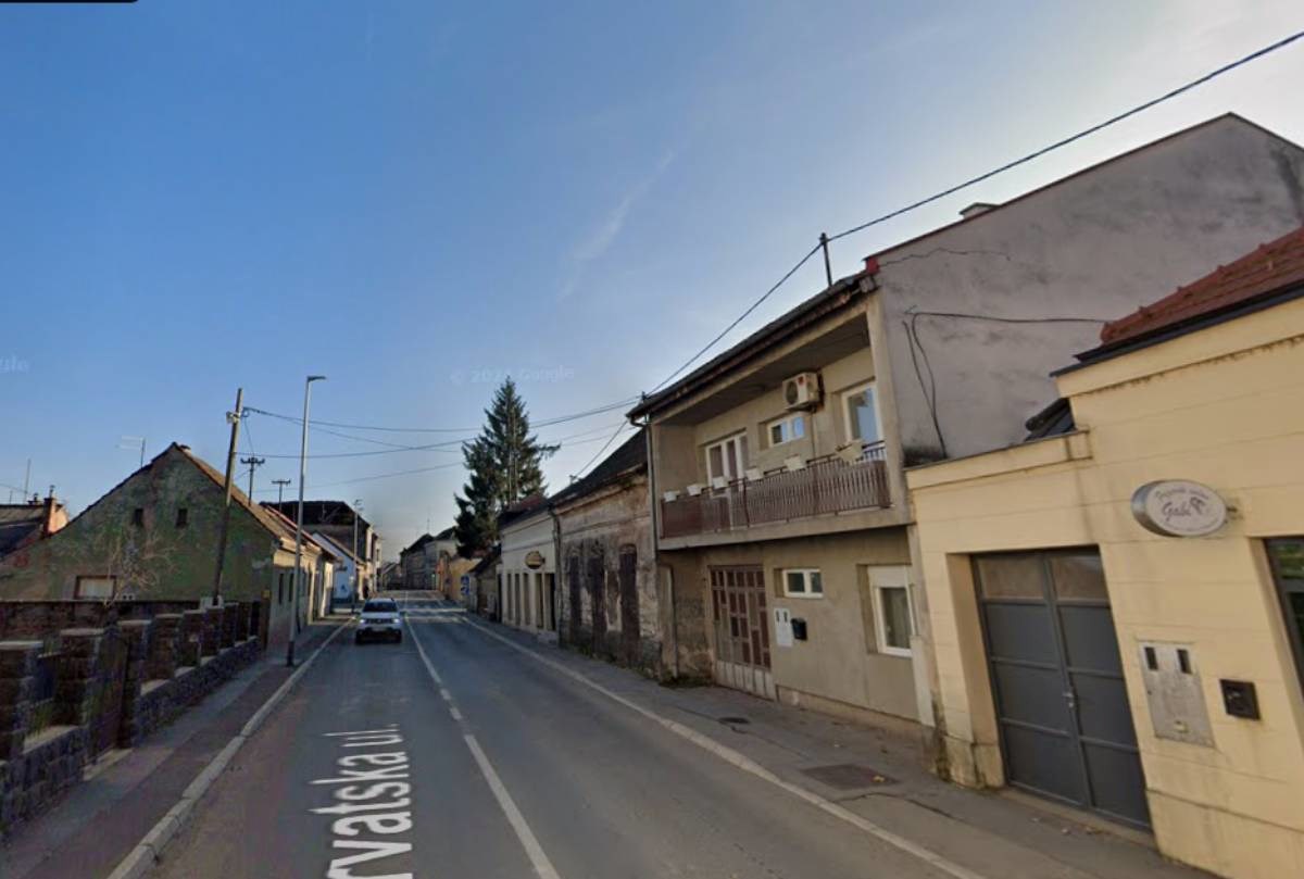 Dečko u Glini vozio prebrzi električni romobil. Policija mu ga oduzela