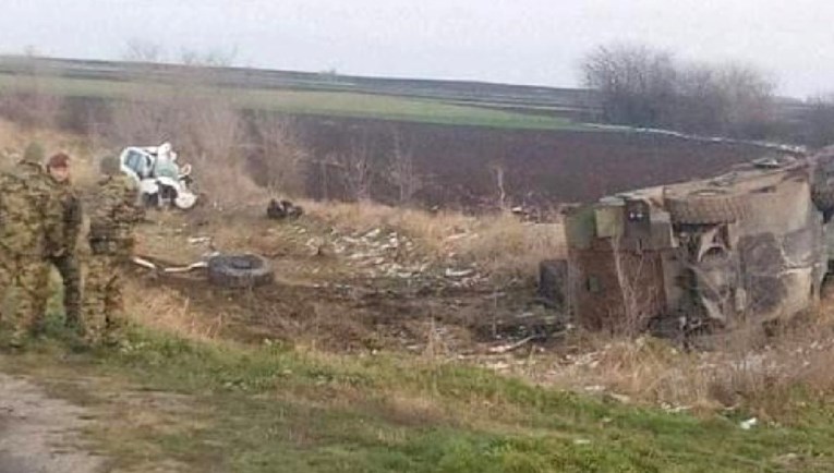 U Srbiji se sudarili borbeno vozilo i automobil, poginula vozačica auta
