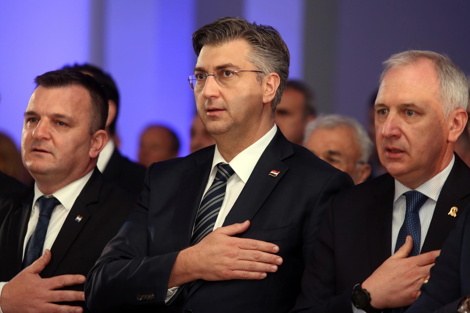 Plenković na skupu HDZ-a u Splitu: Jačamo položaj branitelja, vojske, policije