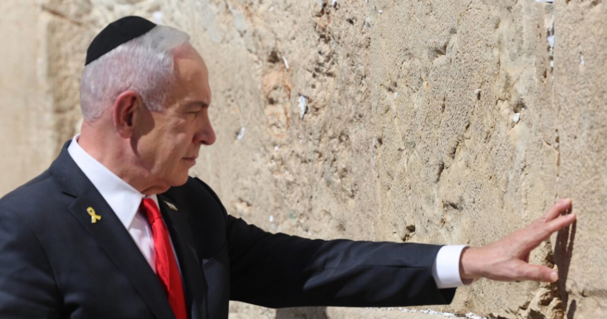 Netanyahu je pred zidom: Sude mu za korupciju, a rejting mu drastično pada