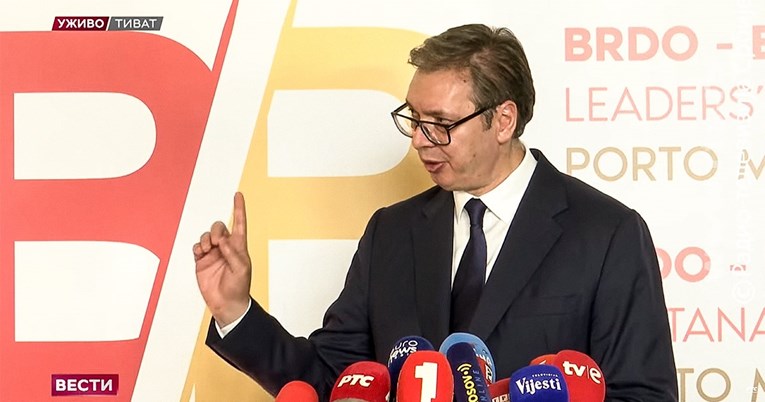 Vučić novinaru: Aj, malo se upristoji