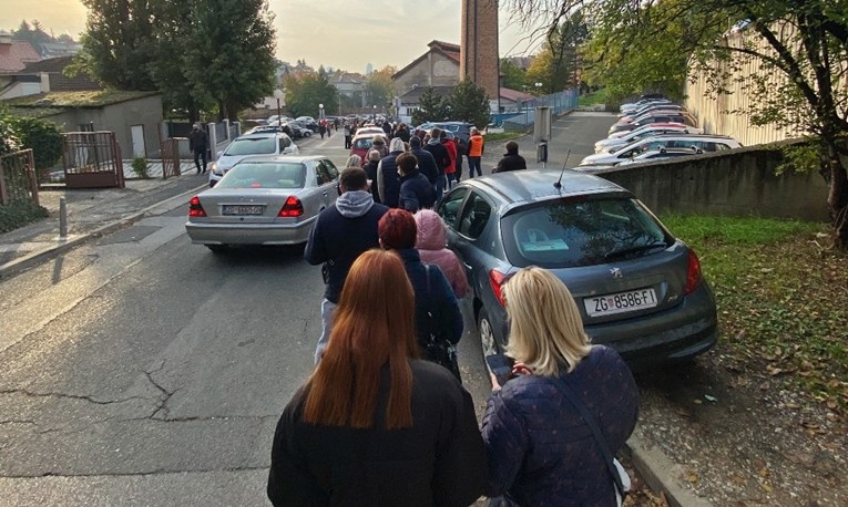 VIDEO Ovo je kolona za testiranje pred Vinogradskom, ljudi čekaju satima