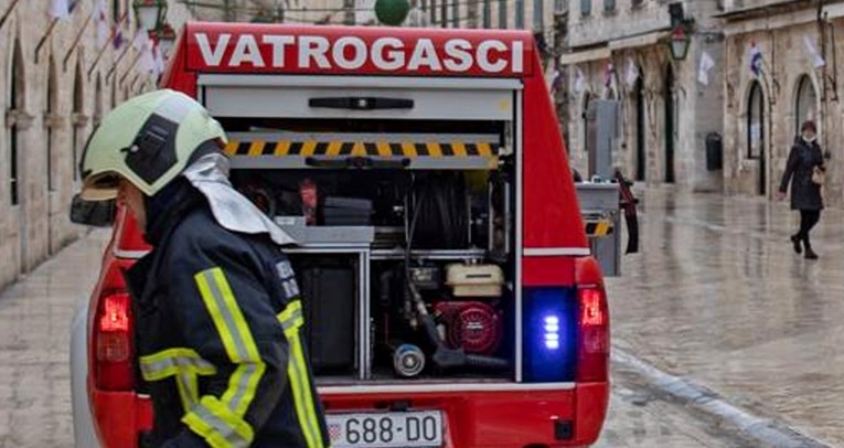 Požar u stanu u Dubrovniku. Izvukli čovjeka bez svijesti, ubrzo preminuo