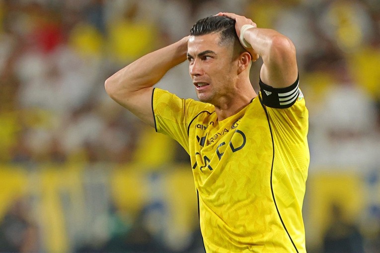 VIDEO Ronaldo poludio, opet ostao bez trofeja. Otišao sa ceremonije dodjele medalja