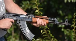 Mladić u Vrbovečkoj Dubravi pucao iz automatske puške prema poznanicima na ulici