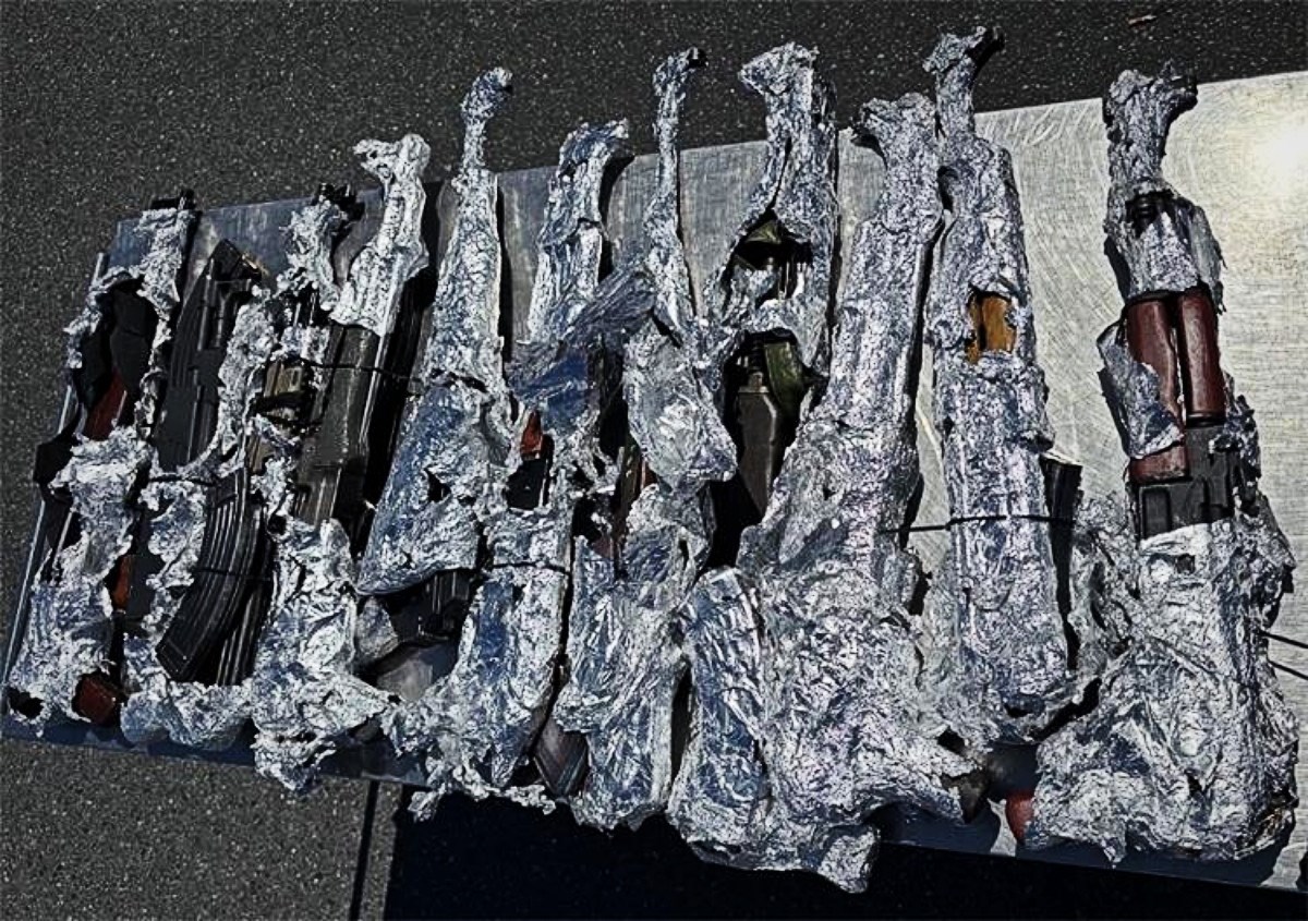 FOTO Kosovaru na Tovarniku našli 11 skrivenih automatskih pušaka