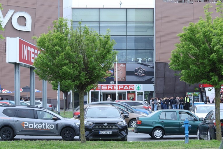 Lažne dojave o bombama u Osijeku. Provjerena 2 trgovačka centra, nema opasnosti