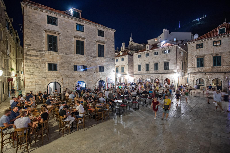 30.000 studenata ljeti radi u turizmu. Objavljeno kolika im je satnica