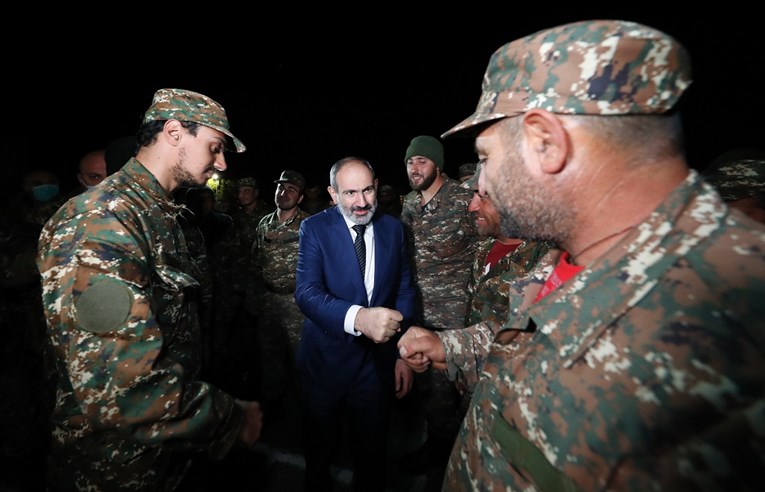 Armenski premijer dat će ostavku u travnju, prozivaju ga zbog rata s Azerbajdžanom