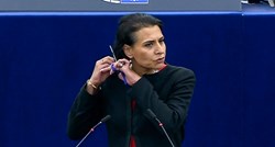 Švedska zastupnica odrezala kosu u Europskom parlamentu u znak podrške Irankama