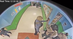 VIDEO Ovo je snimka policajaca tijekom masakra u školi u Teksasu. Dezinficiraju ruke