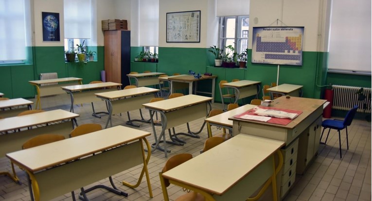 Većina škola u Istri prelazi na online nastavu