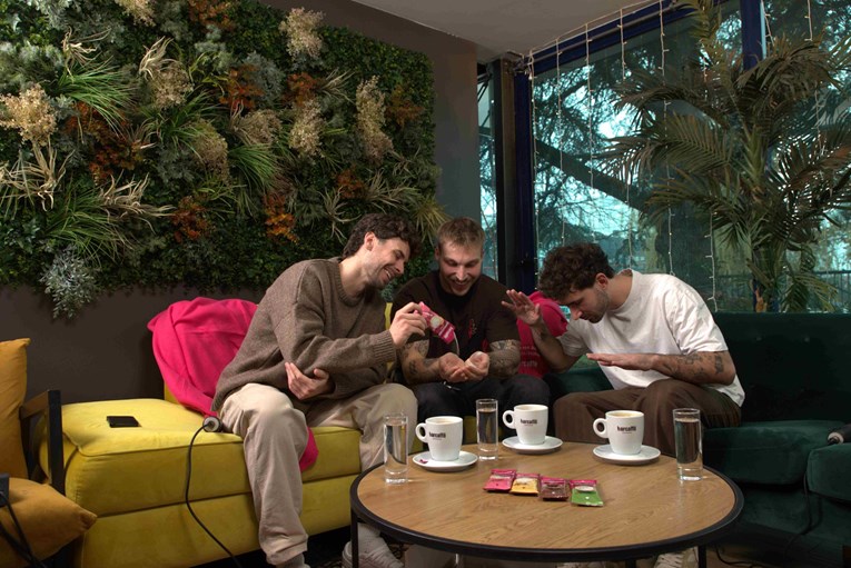 3Soma i Barcaffè snimili ludu blagdansku epizodu: Dekica ili istina
