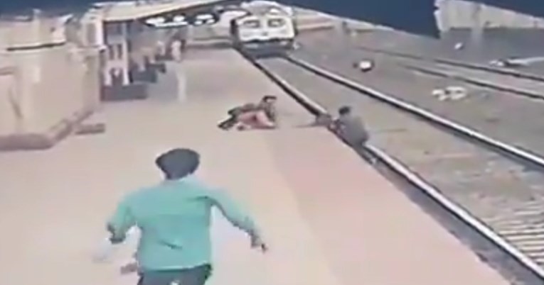 VIDEO Prometnik je u posljednjim sekundama spasio dijete ispred jurećeg vlaka