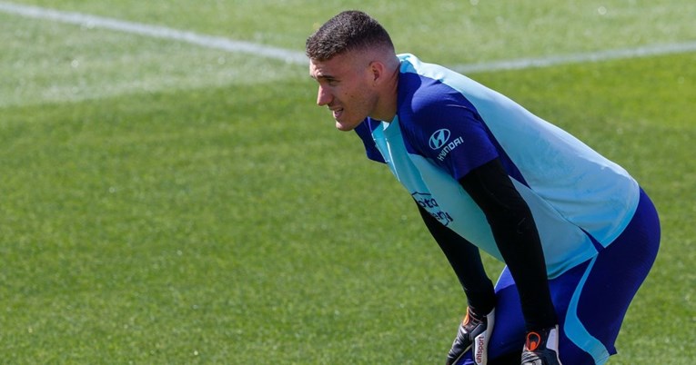 Ivo Grbić primio dva gola u pola sata pa morao izaći zbog ozljede glave