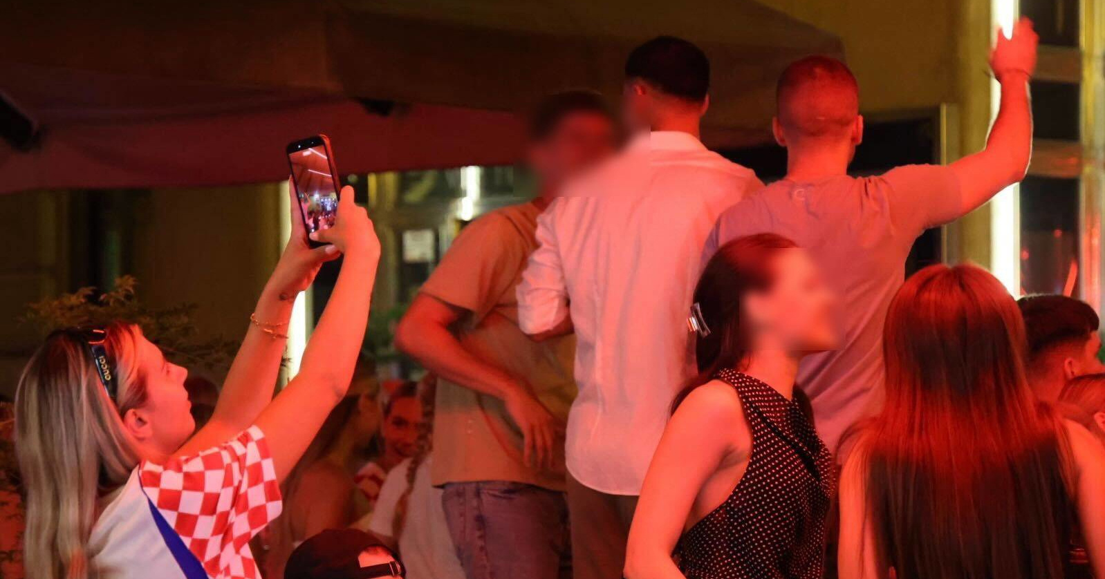 VIDEO Cvjetnim se ore "Geni kameni", ekipa se popela na stolice