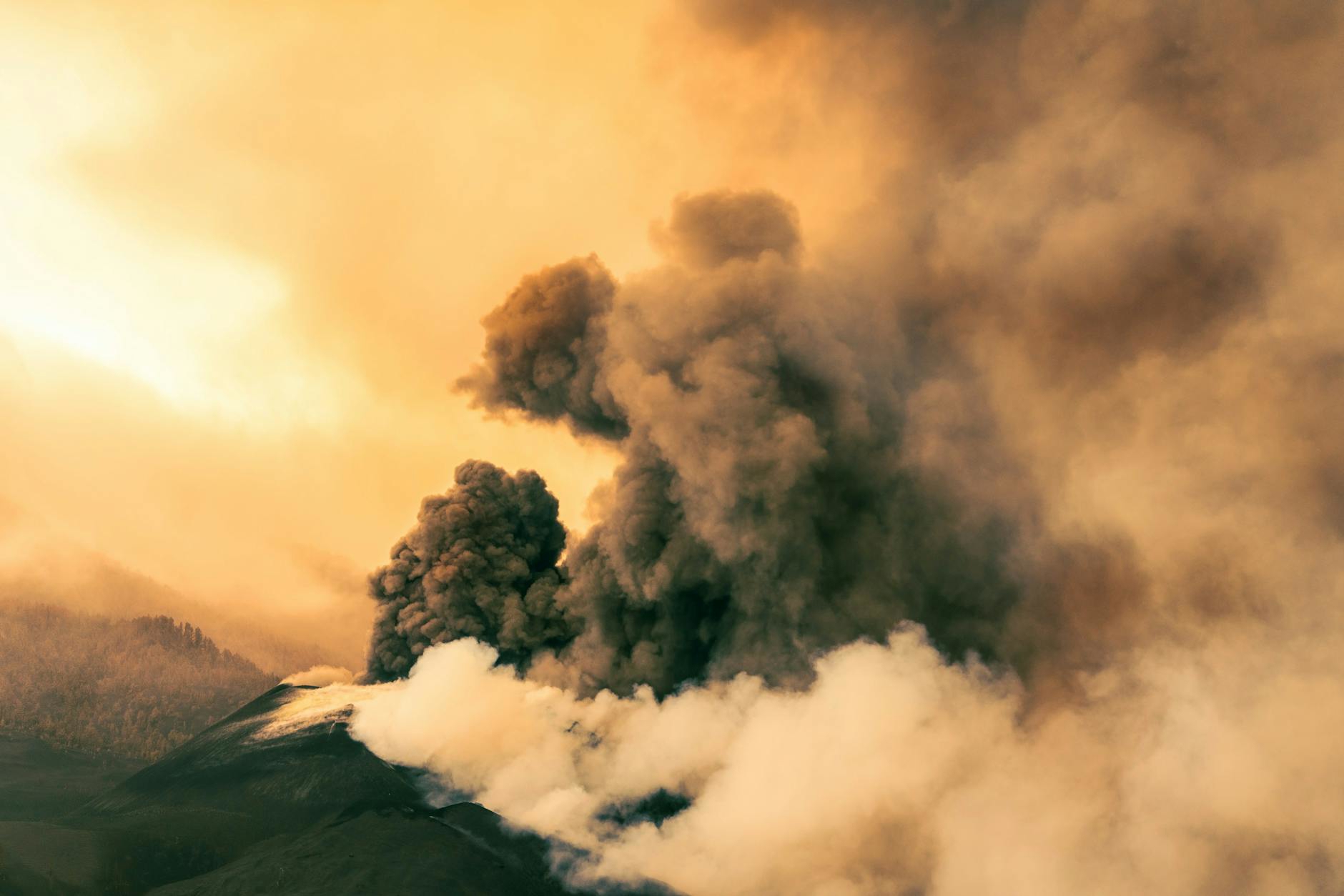 Snažna erupcija vulkana otkrila novi način uništavanja plina opasnog za planet