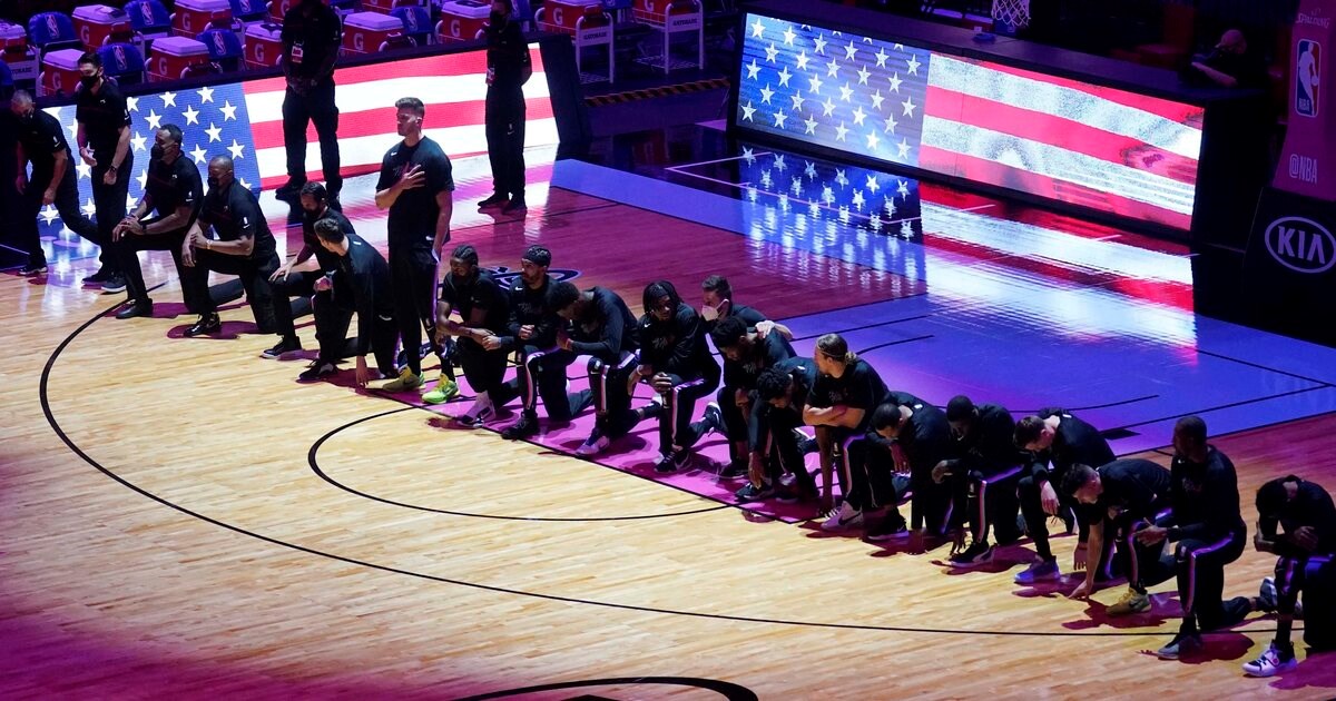 NBA igrači opet klečali. Rivers: Što bi bilo da su prosvjednici u Washingtonu crnci?