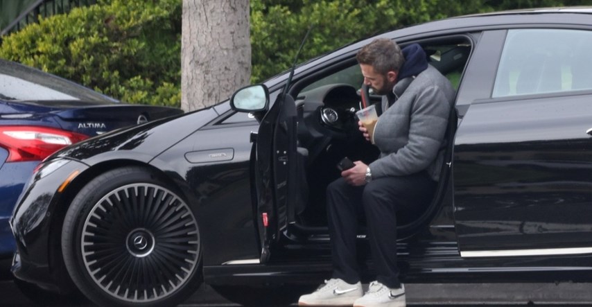 VIDEO Ben Affleck zaglavio na parkirnom mjestu, trebalo mu je 45 minuta da izađe