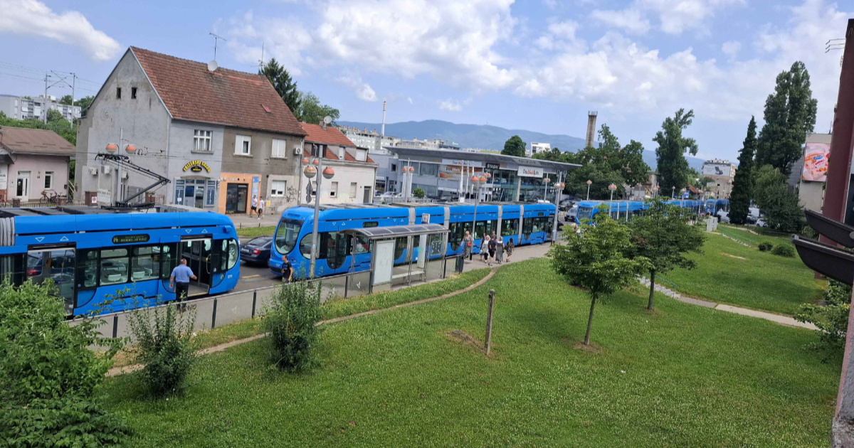 Kolaps u Zagrebu, hrpa tramvaja stoji na jednoj od najprometnijih ulica