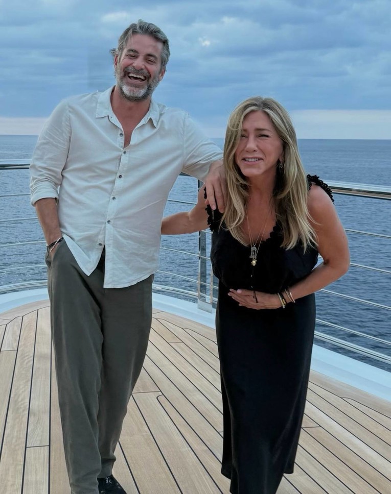 Jennifer Aniston pojavila se s dečkom u javnosti, vodila je promociju njegove knjige