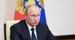 Putin odgodio referendum o promjeni ustava