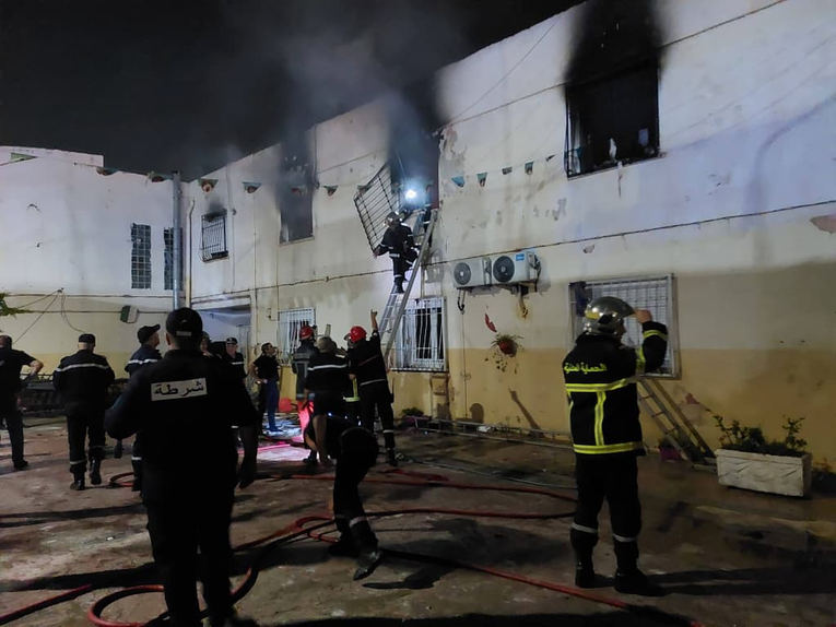 Vatrogasci satima gasili požar doma u Alžiru. Poginulo 11 osoba