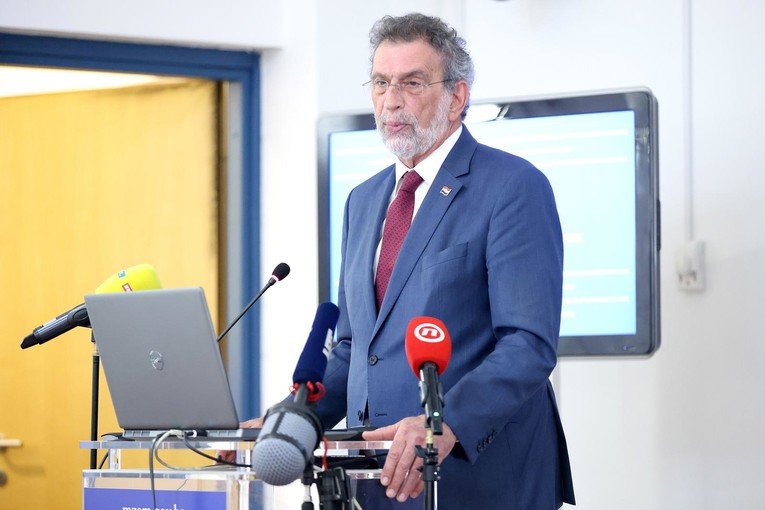 Fuchs najavljuje promjene na fakultetima: "Neki programi postoje samo na papiru"