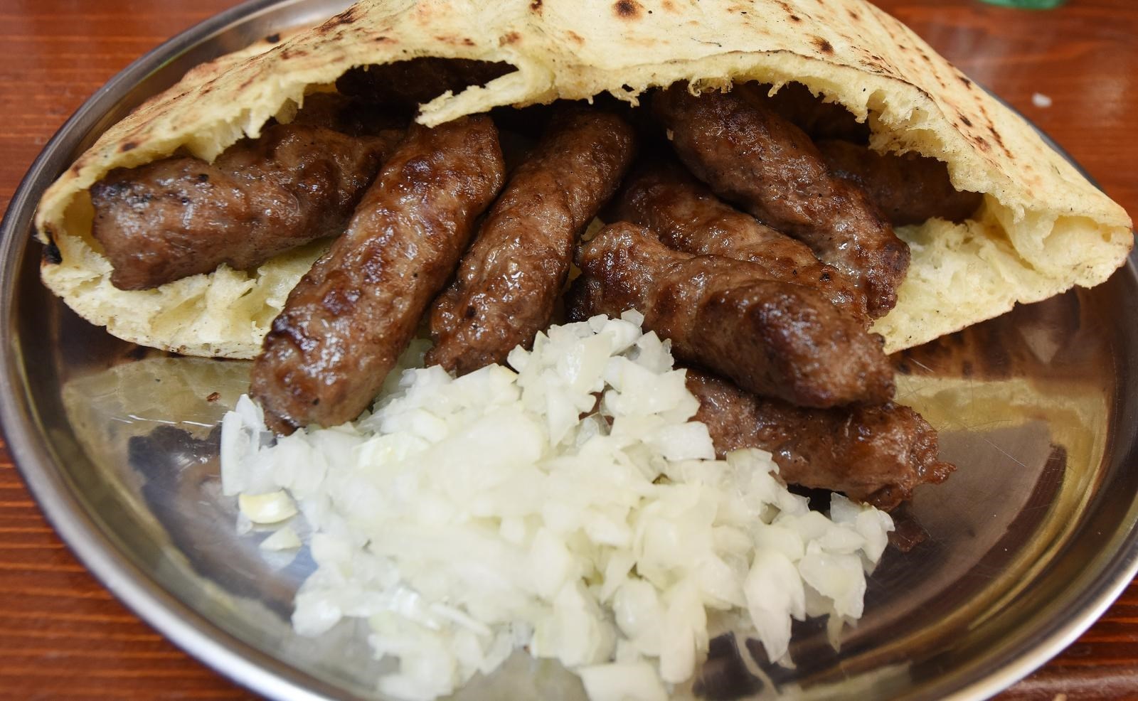 "To je udar na BiH": Poskupjeli ćevapi u Sarajevu
