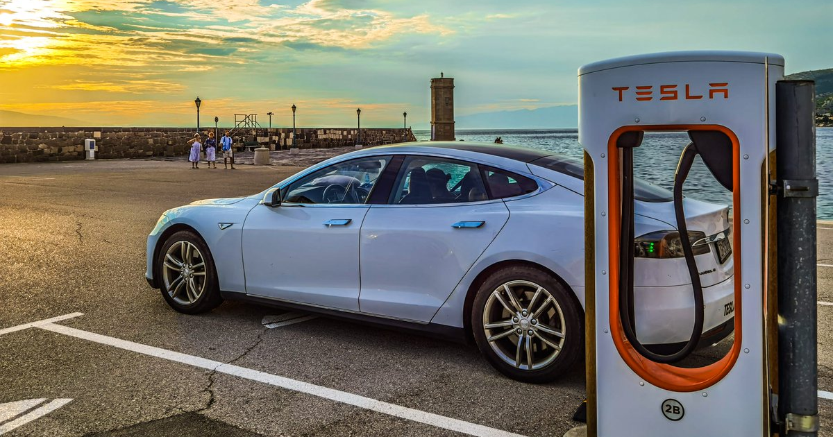 Tesla: Prošlo ljeto je bilo problema. Gradimo 136 novih punionica diljem Hrvatske