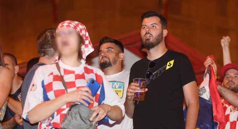 Poznato lice među navijačima: Mate Rimac na Trgu gledao utakmicu s prijateljima