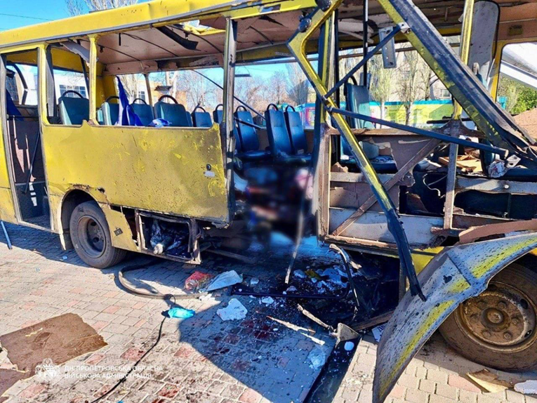 Rusi zabili dron u autobus u centru Nikopolja. Troje mrtvih, 12 ranjenih