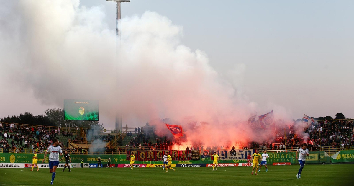 Navijač sakrio 17 baklji u lažnom trudničkom trbuhu na utakmici u Puli